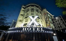 Hotel X